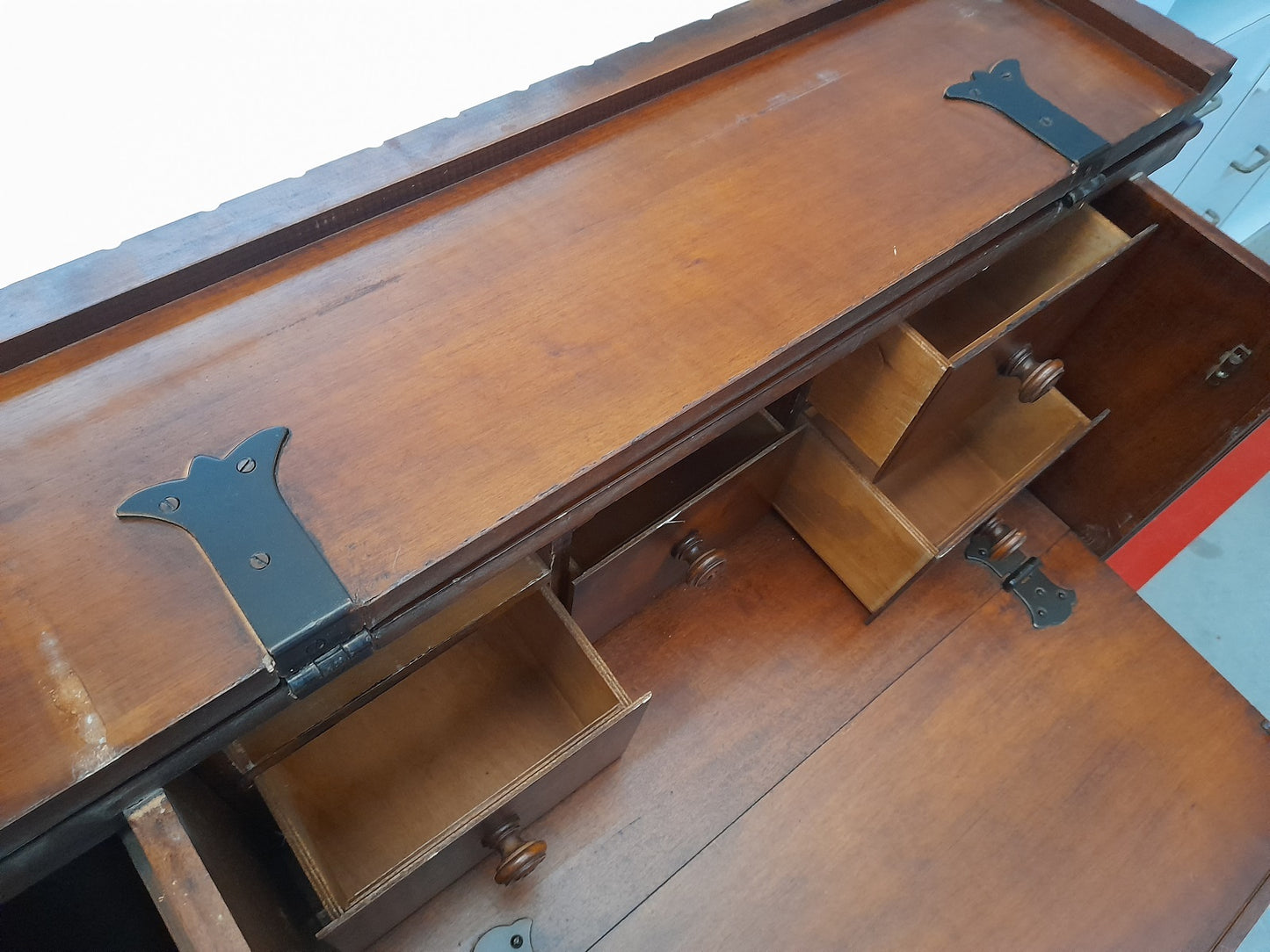 CASSETTIERA con scrittoio