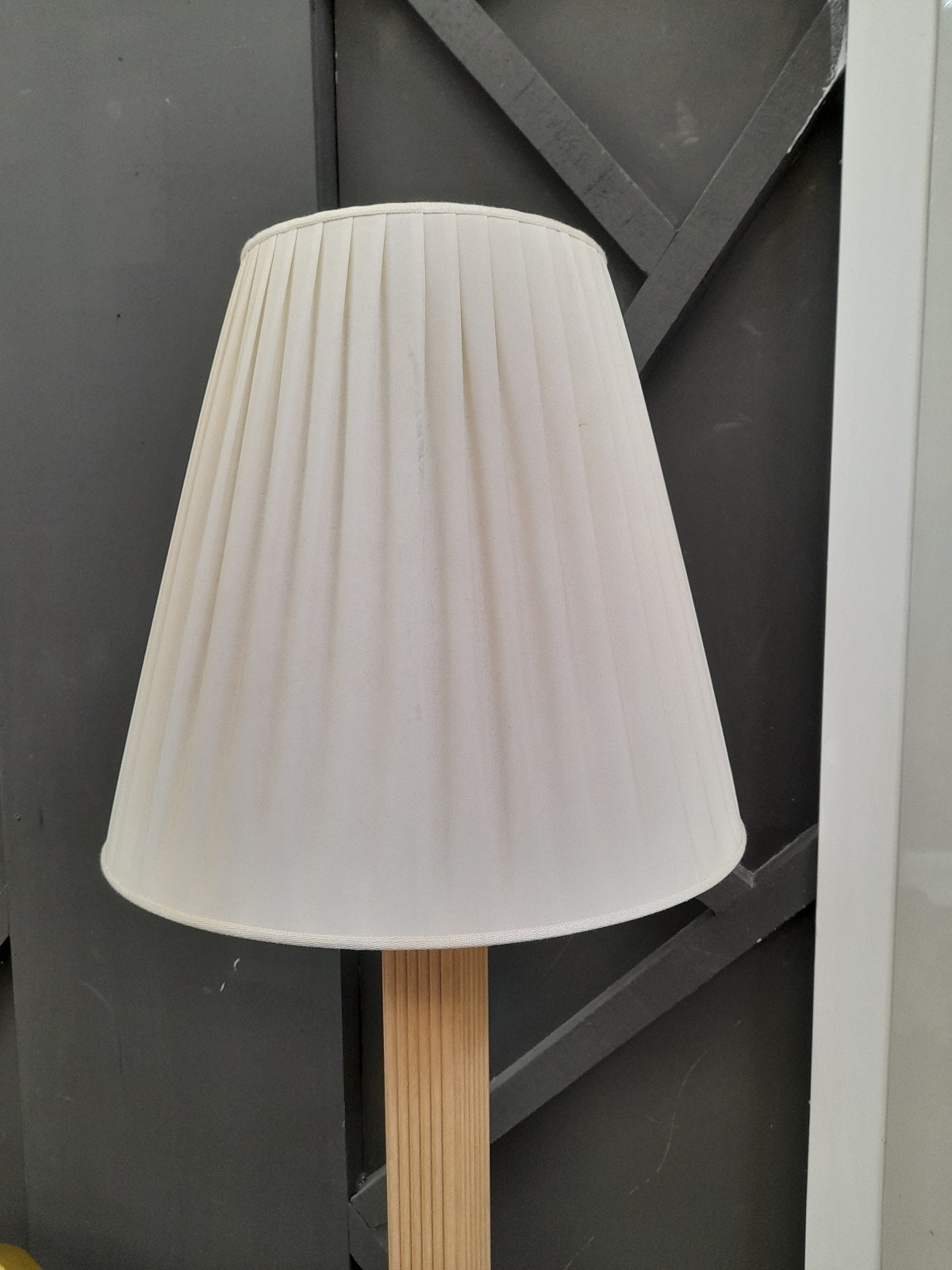 LAMPADA da terra in legno