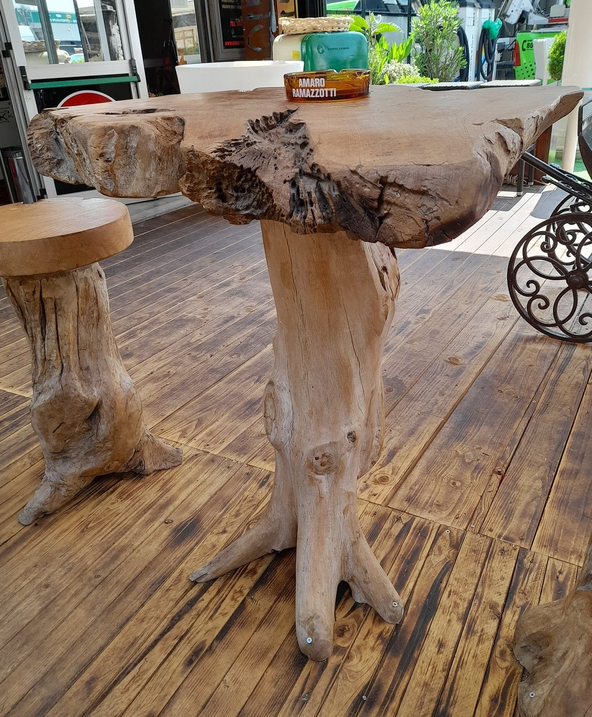 SET tavolo e due sgabelli in legno