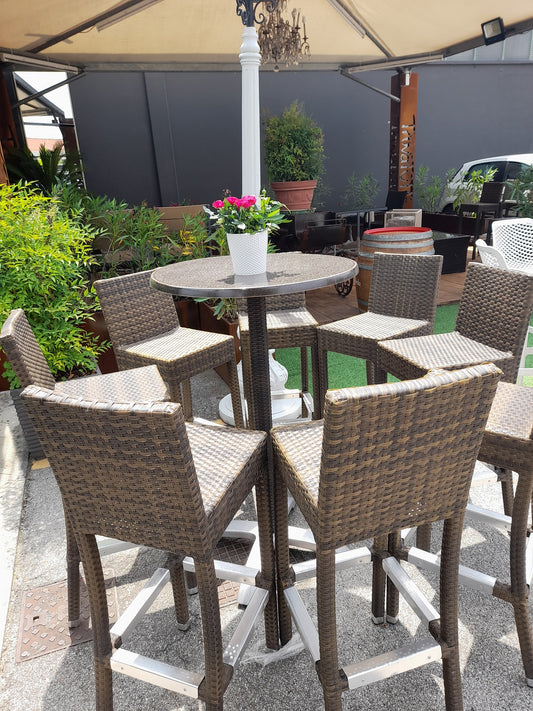 SGABELLO in resina con schienale