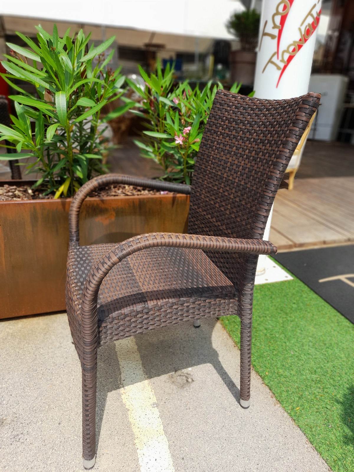 SEDIA in resina marrone