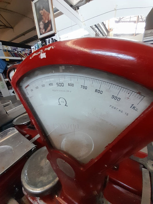 OMEGA bilancia a due piatti rossa