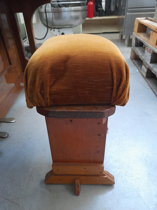 SGABELLO in legno imbottito