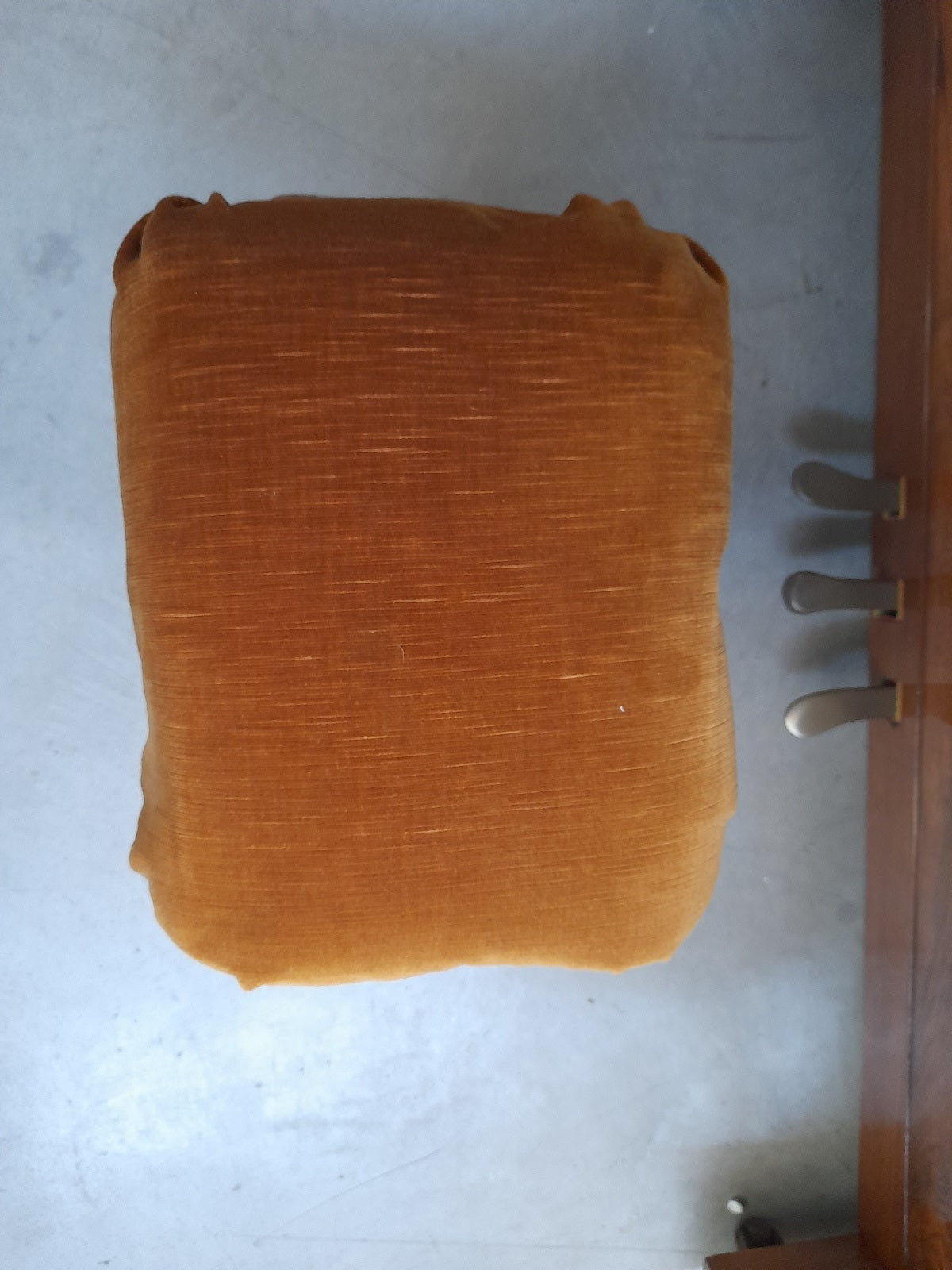 SGABELLO in legno imbottito