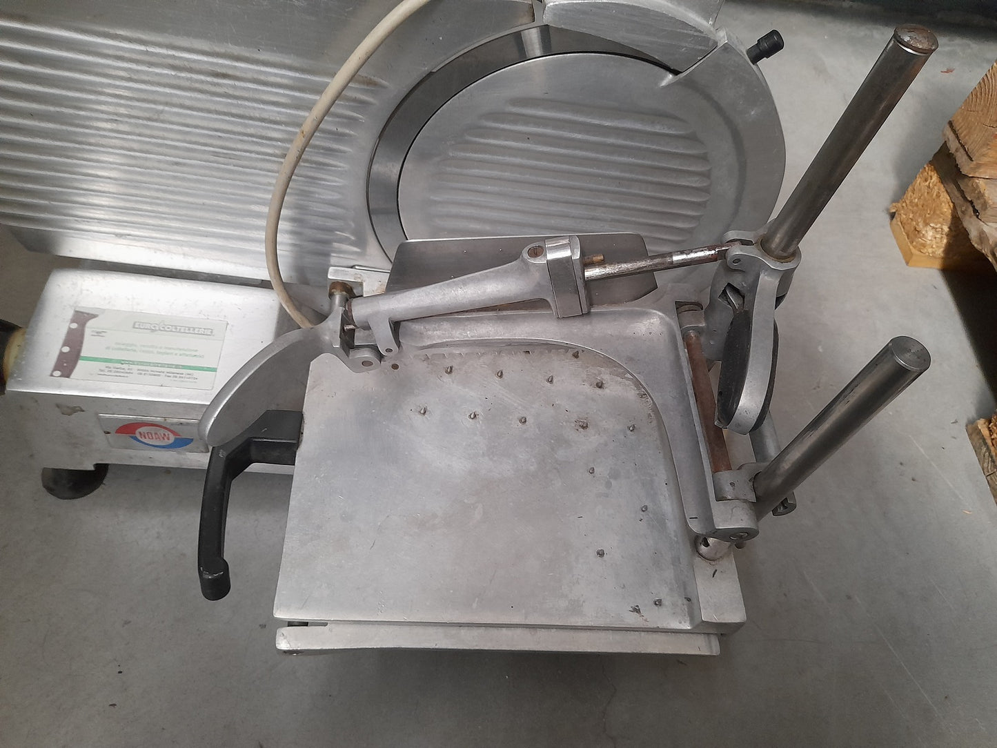 NOAW affettatrice professionale