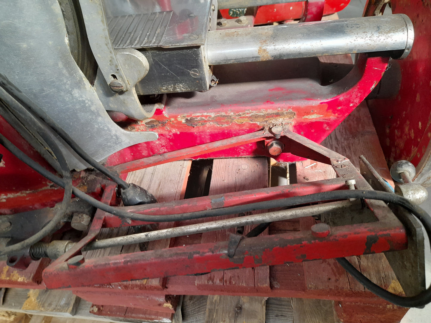 IRONWEED 370 affettatrice a volano