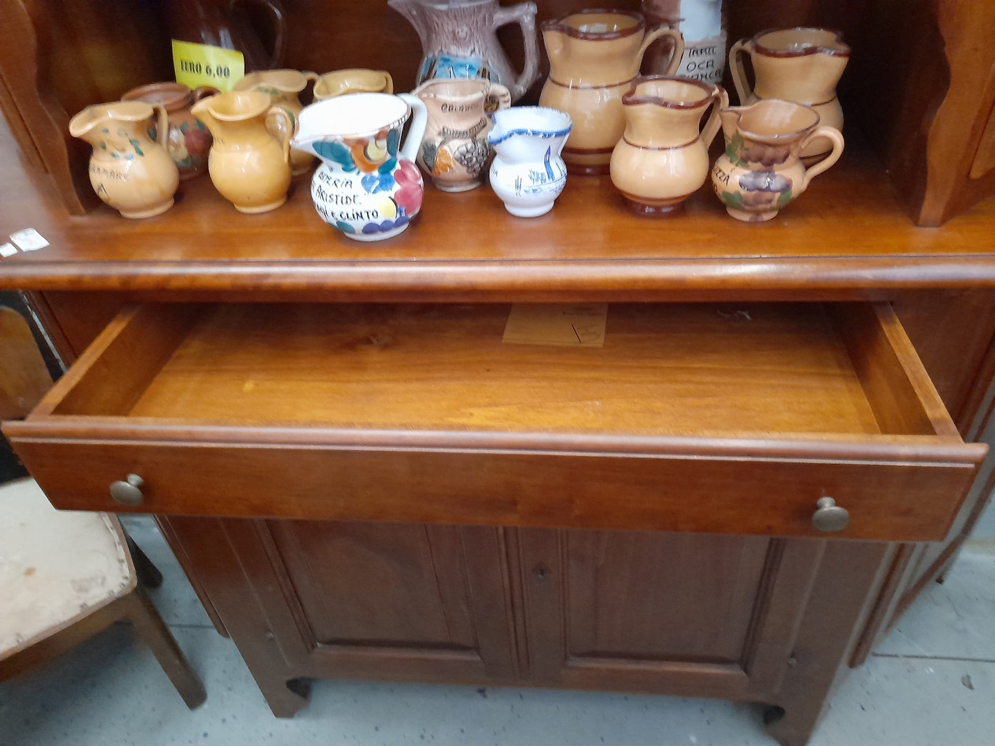 CREDENZA in arte povera con vetrina