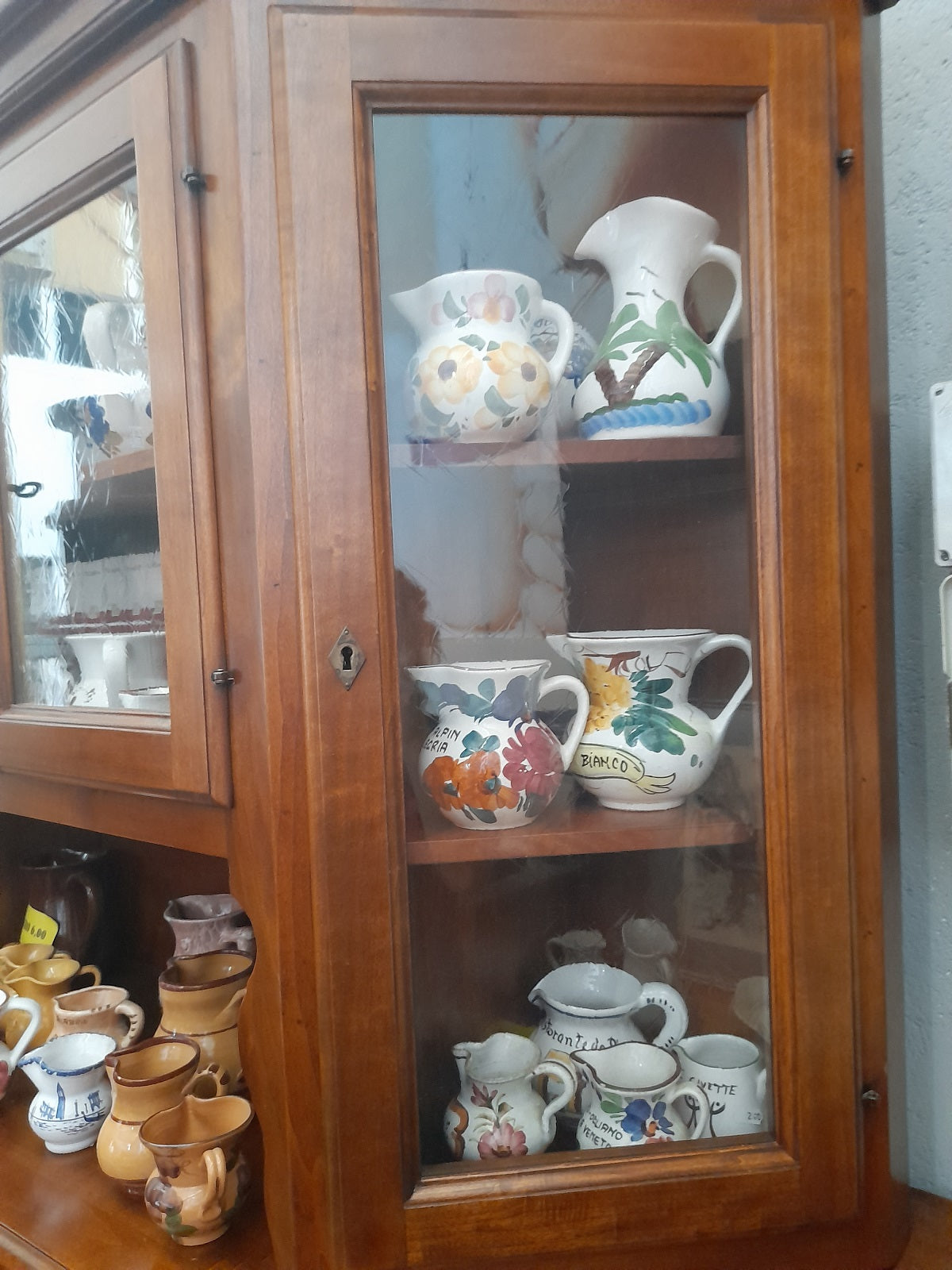 CREDENZA in arte povera con vetrina