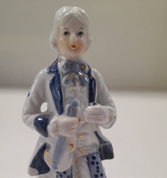 PORCELLANA CAPODIMONTE nobile con violino