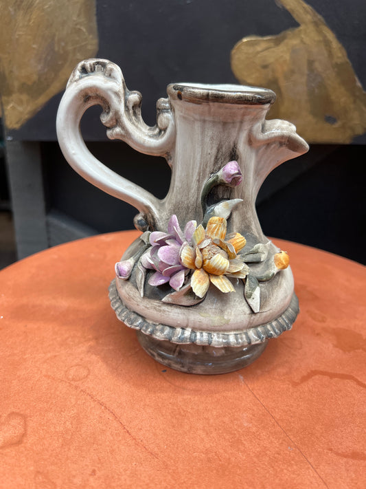 Brocca con fiori