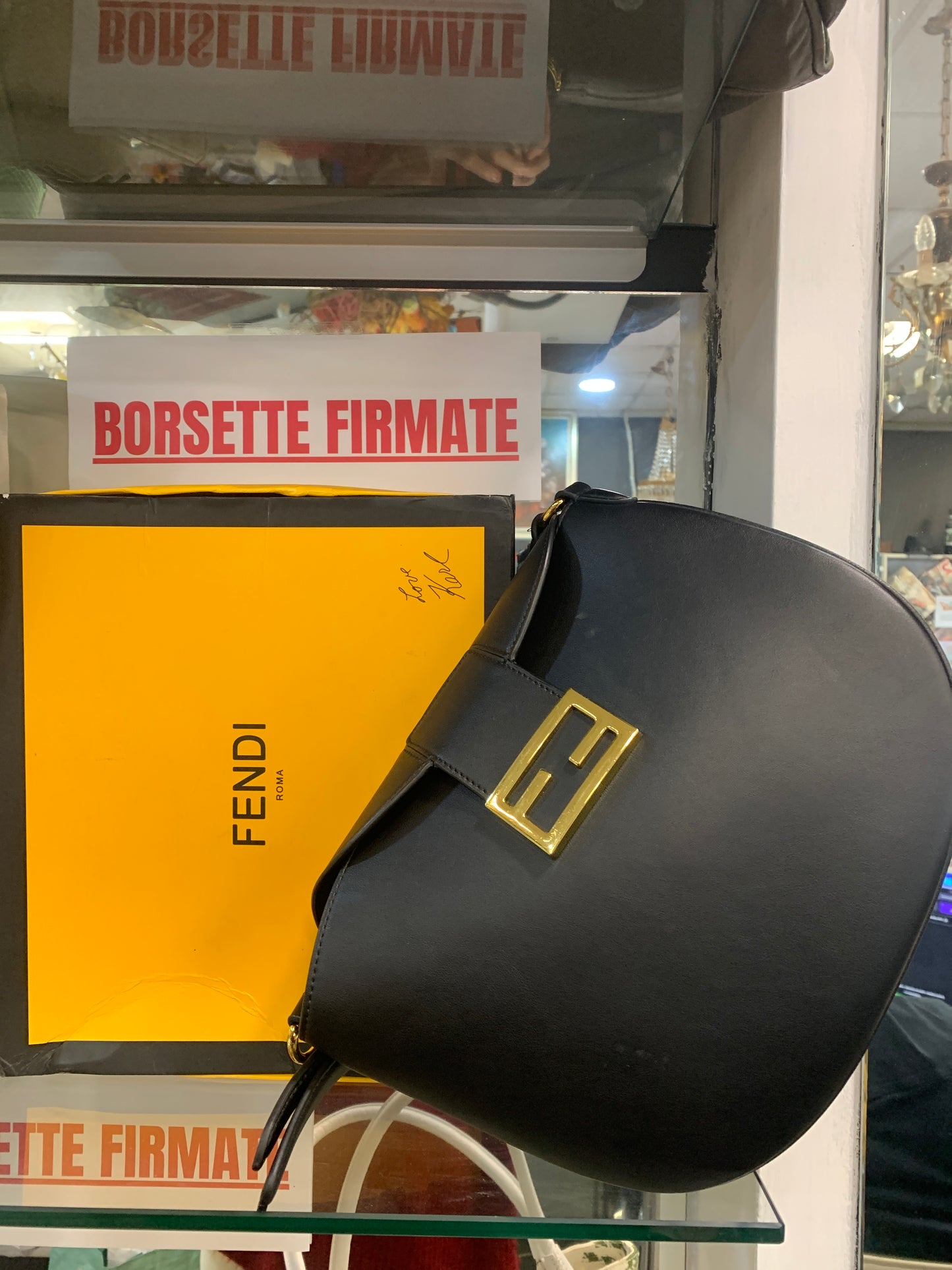 Borsa FENDI a Tracolla Moderna e Sofisticata