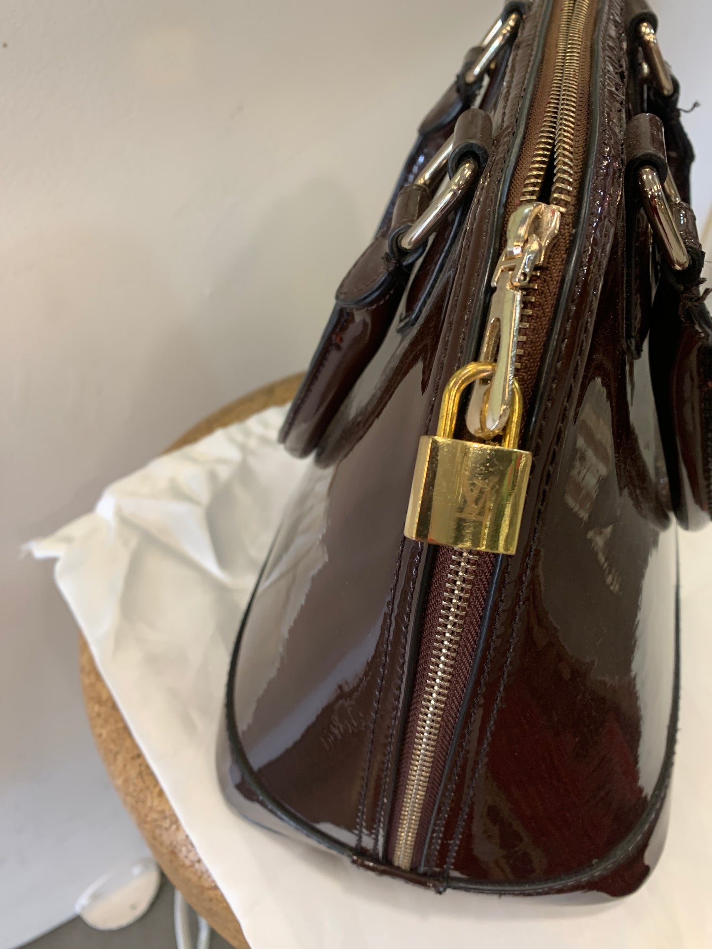 Borsa Louis Vuitton a Mano in Vernice Elegante