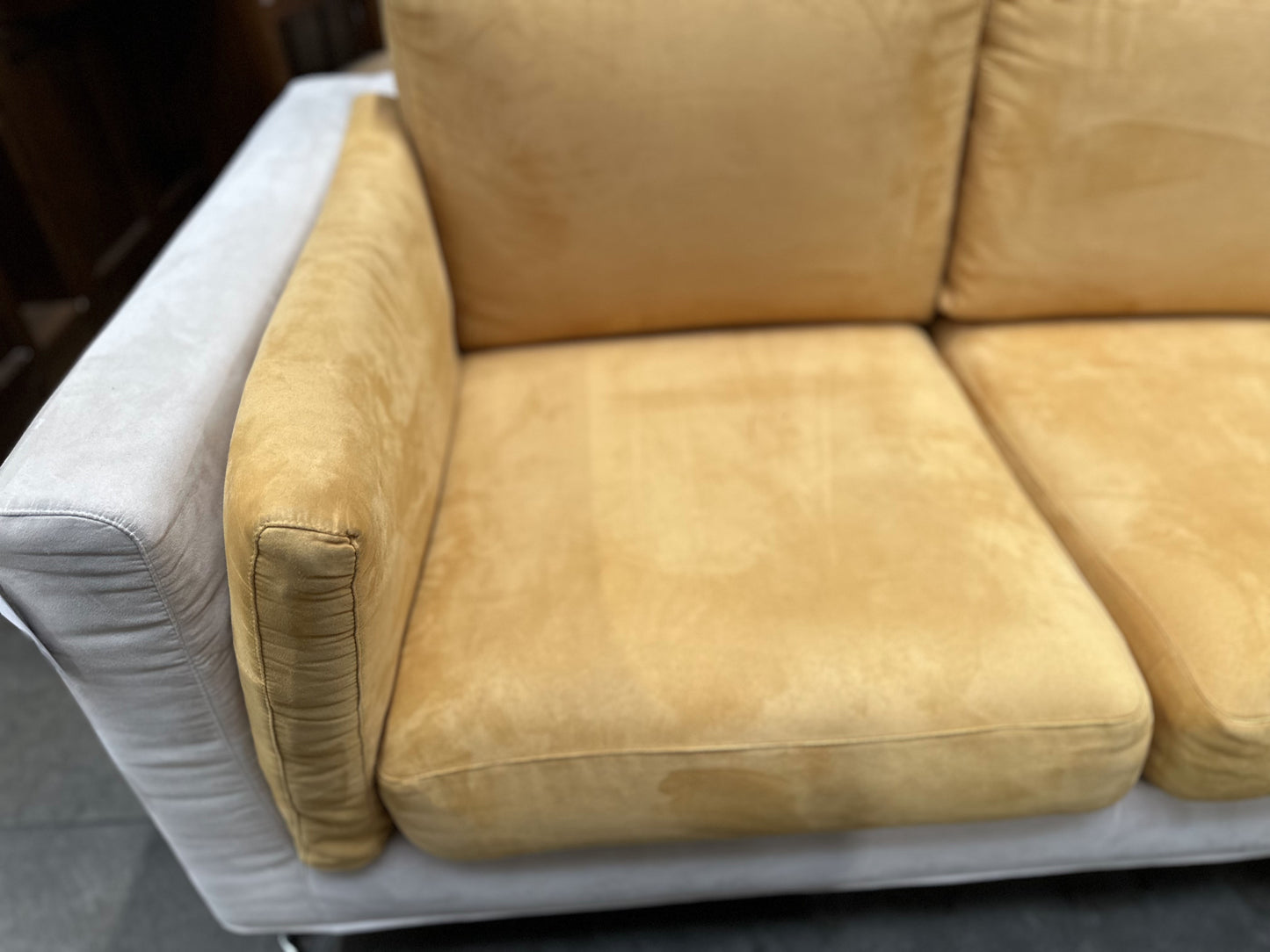 Divano francese a due o tre posti bianco/giallo chiaro