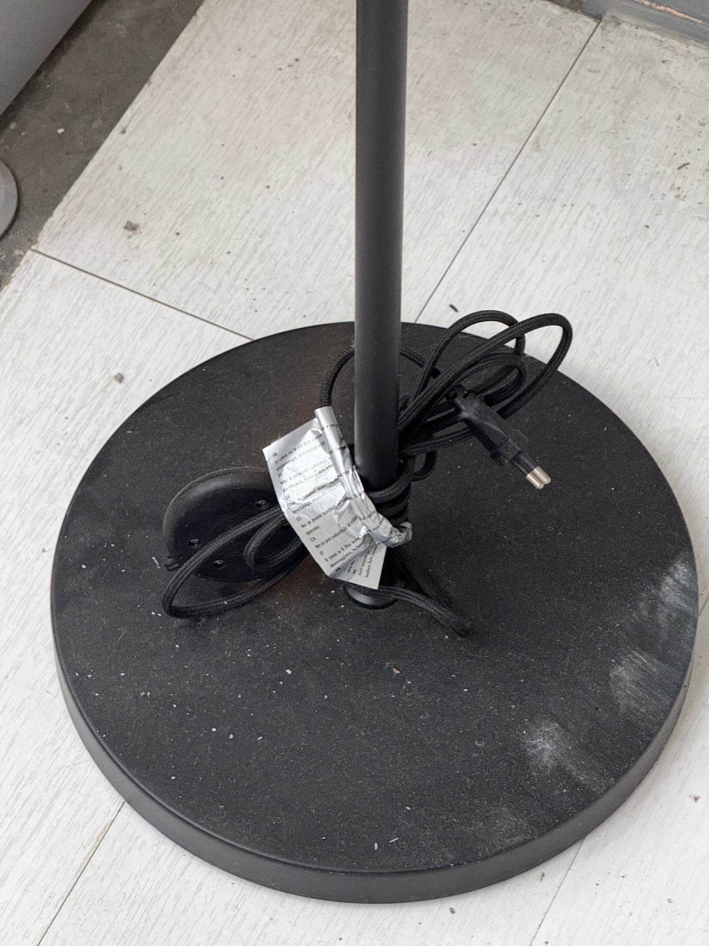 Lampada in metallo nero