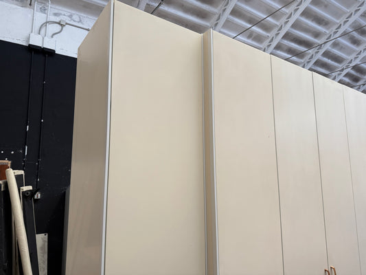 Armadio con 6 ante girevoli