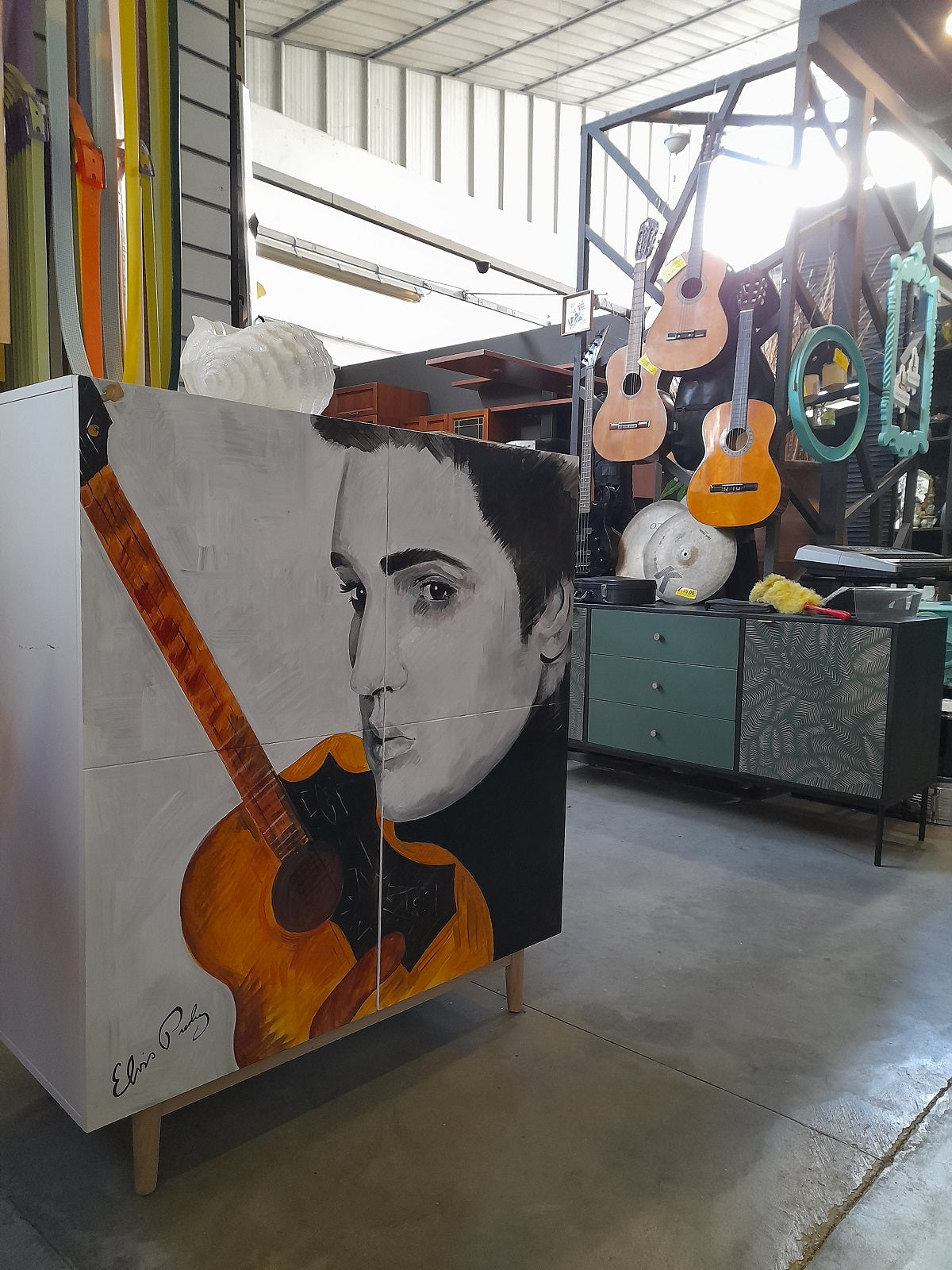 ELVIS - Mobiletto dipinto a mano