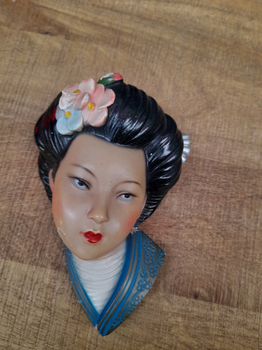 VOLTI Orientali in gesso