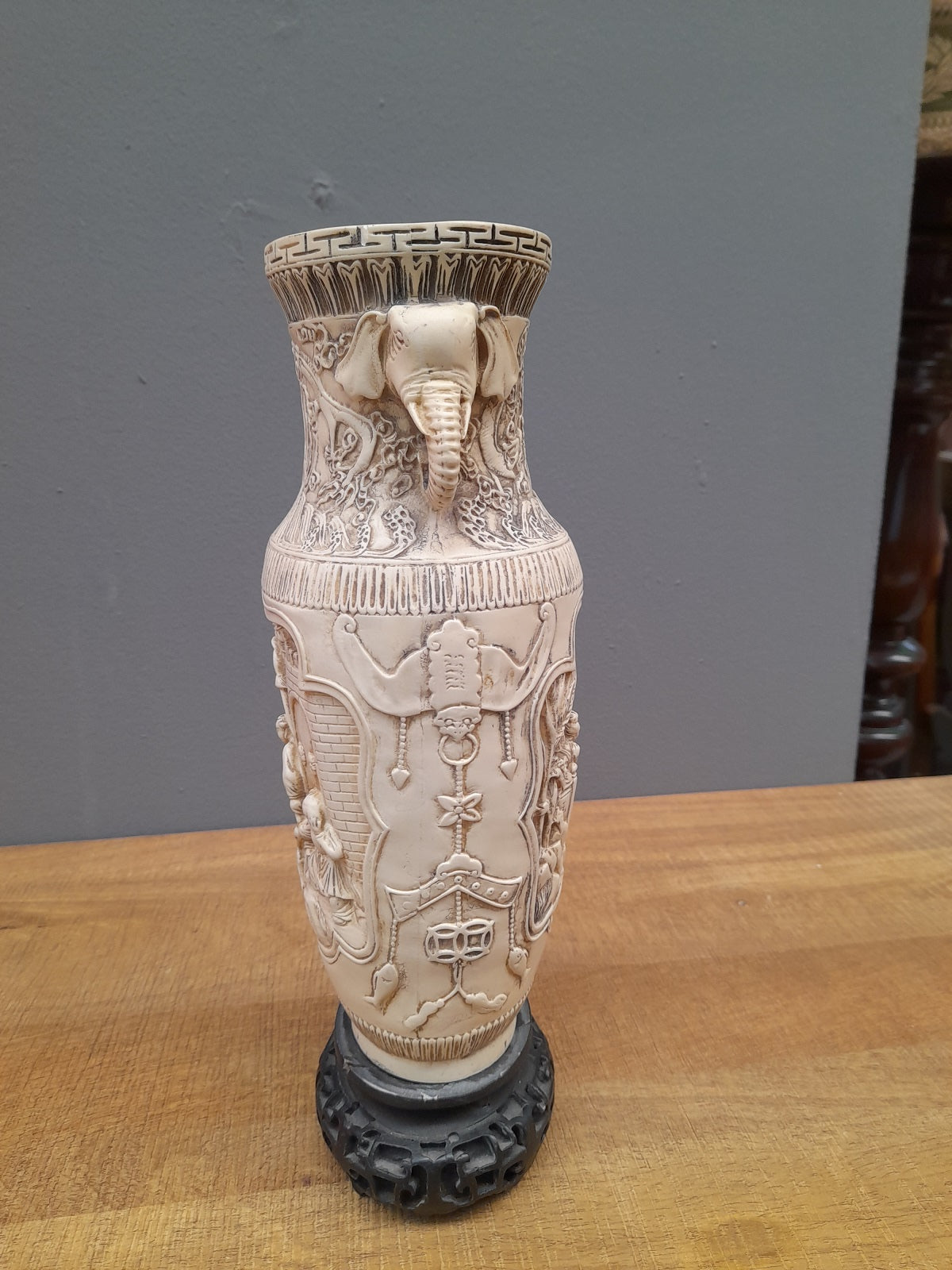 VASO Elephant intagliato