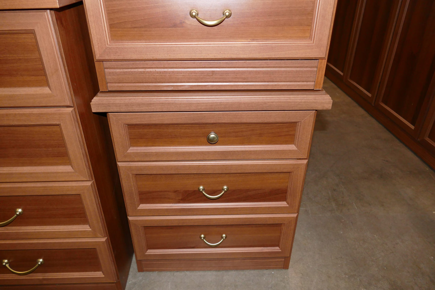 CASSETTIERA e COMODINI in legno classici