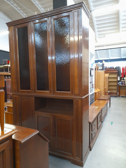 ARMADIO in legno con vetrine