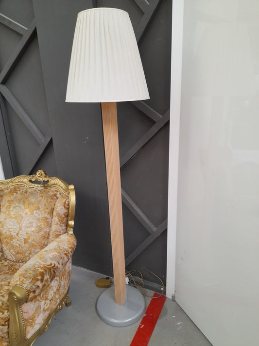 LAMPADA da terra in legno