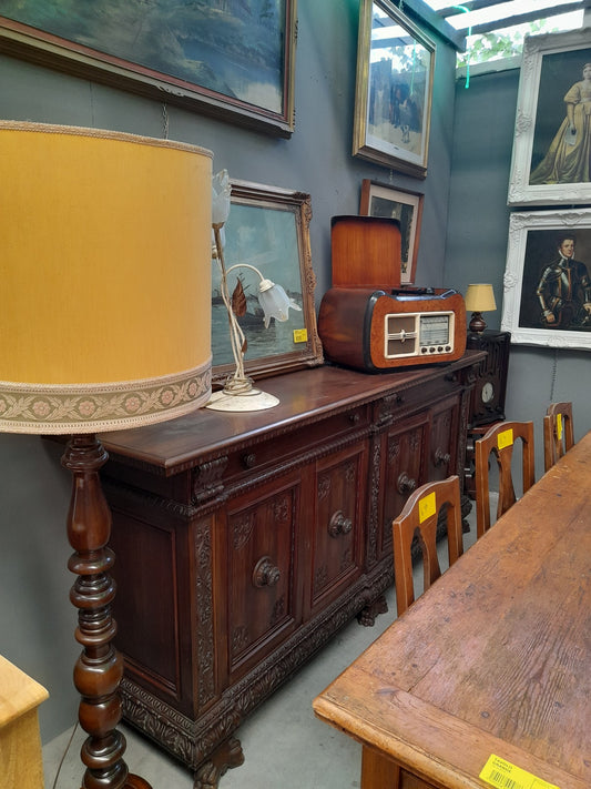 MADIA in legno intagliato