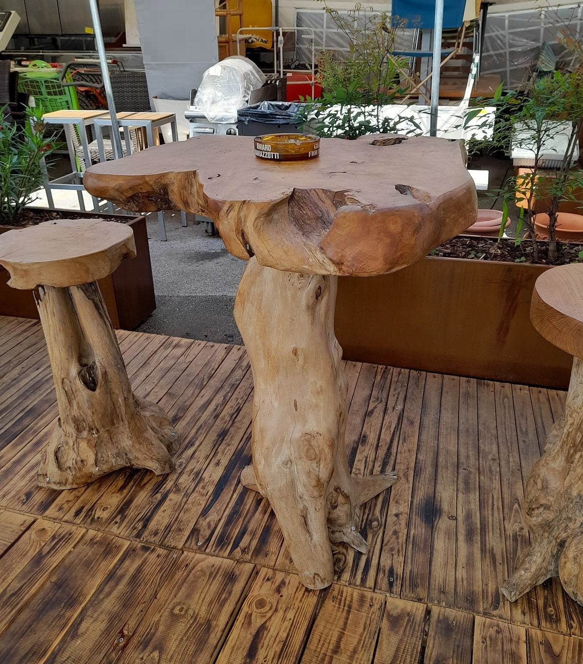 SET tavolo e due sgabelli in legno