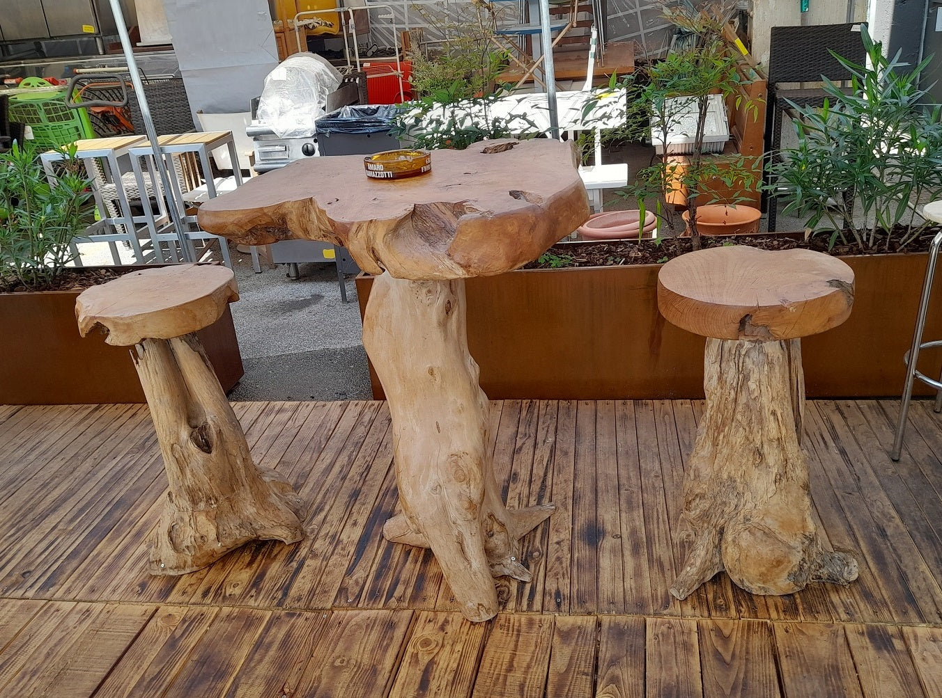 SET tavolo e due sgabelli in legno