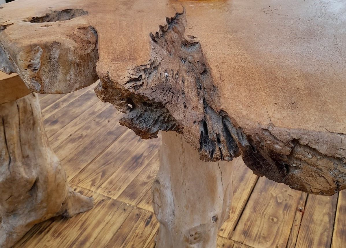 SET tavolo e due sgabelli in legno