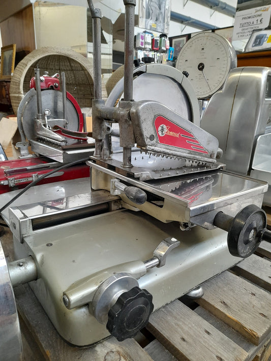 IRONWEED affettatrice a volano