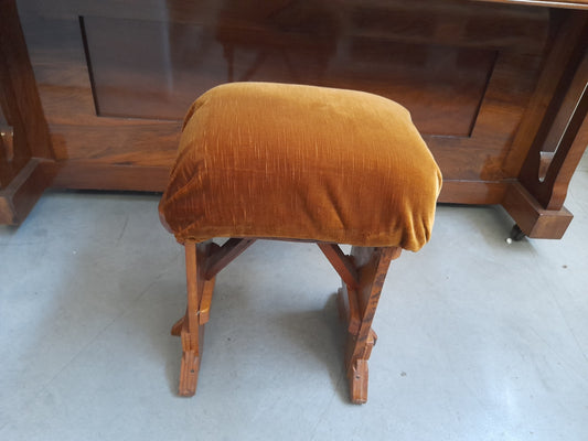 SGABELLO in legno imbottito