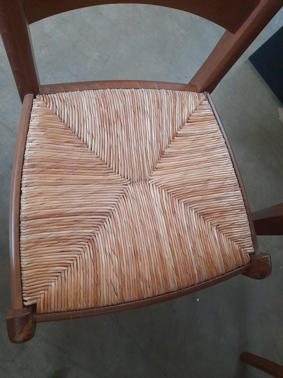 TAVOLO in legno allungabile con 4 sedie