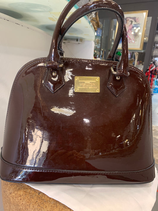 Borsa Louis Vuitton a Mano in Vernice Elegante