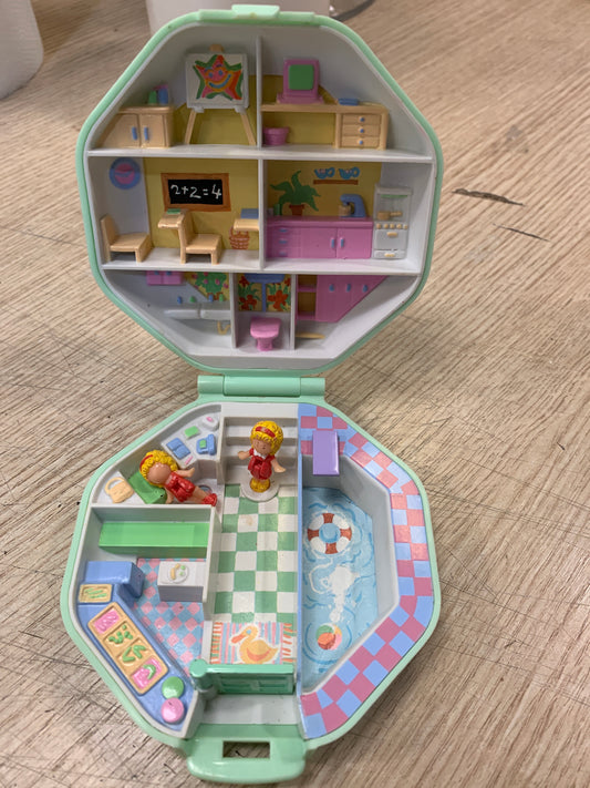 Polly pocket