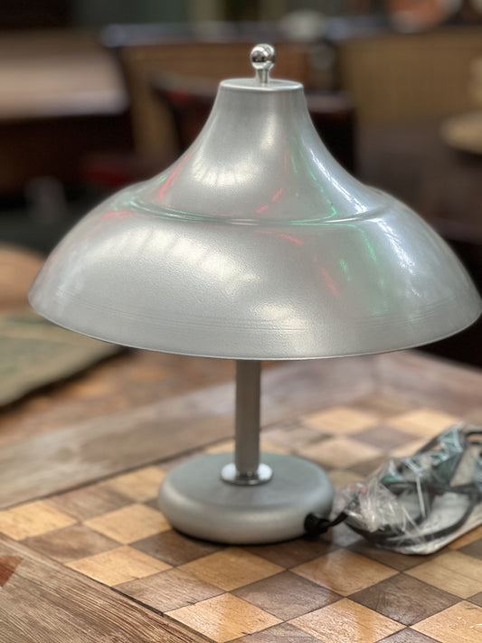 Lampada da tavolo in alluminio