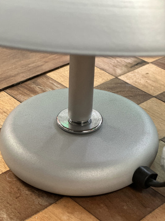 Lampada da tavolo in alluminio